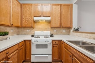 2531 Congress Ave in Aurora, IL - Building Photo - Building Photo