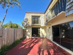 225 Lake Arbor Dr in Palm Springs, FL - Building Photo - Building Photo