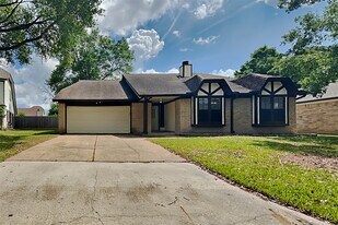 15022 Ringfield Dr in Houston, TX - Building Photo