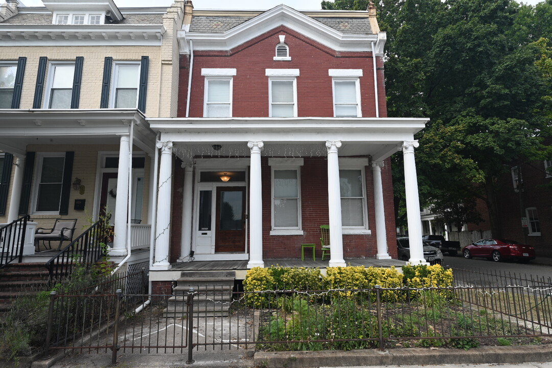 1700 Floyd Ave, Unit 1st Floor in Richmond, VA - Foto de edificio