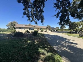 4125 N 11th Ave in Hanford, CA - Building Photo - Building Photo