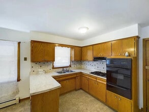 5948 W 79th St in Burbank, IL - Building Photo - Building Photo