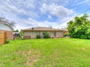 213 NW 82nd St in Oklahoma City, OK - Foto de edificio - Building Photo