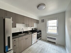 6705 N California Ave in Chicago, IL - Foto de edificio - Building Photo