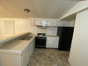 11 Coach Dr in Jackson, TN - Building Photo - Building Photo