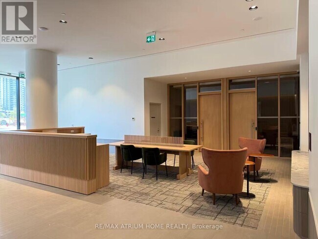 395 Square One Dr in Mississauga, ON - Building Photo - Building Photo