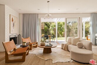3021 Turtle Creek Rd in Calabasas, CA - Foto de edificio - Building Photo