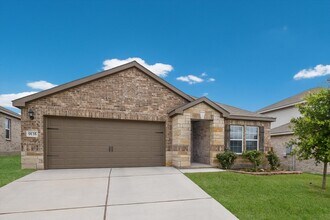 9135 Bennett Frst in Converse, TX - Building Photo - Building Photo