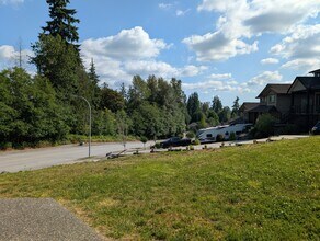 11201 Creekside St in Maple Ridge, BC - Building Photo - Building Photo