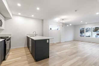 16006-16103 103 Ave NW in Edmonton, AB - Building Photo - Building Photo