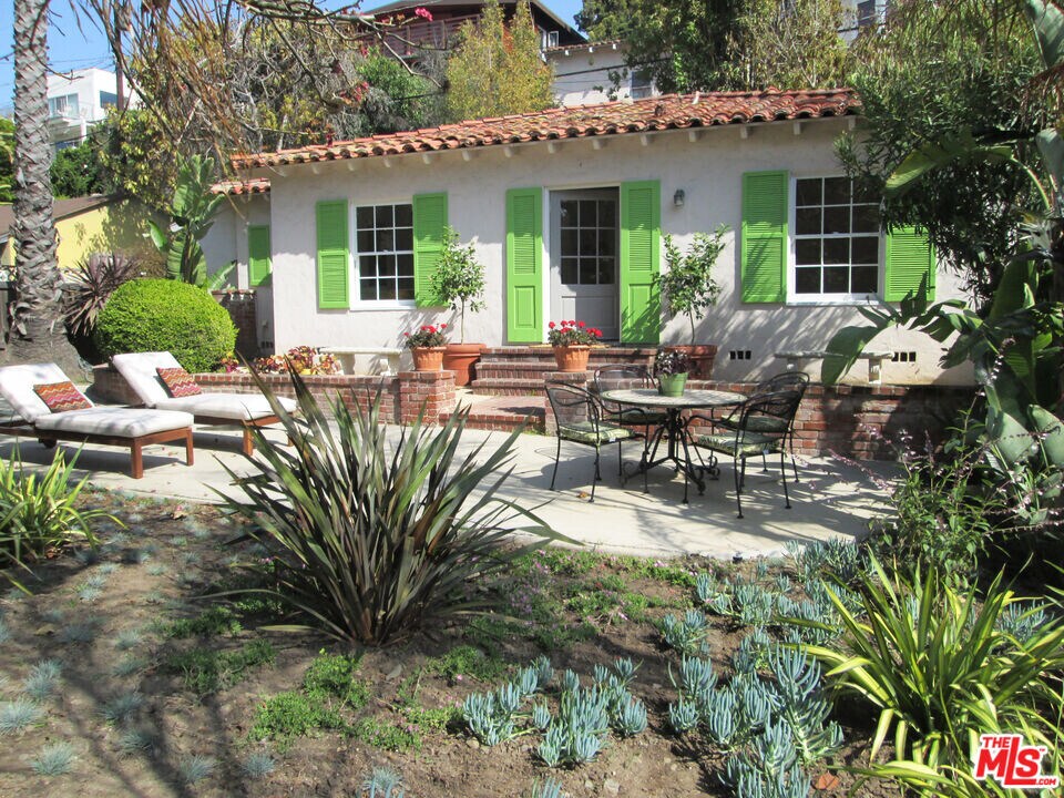 234 Entrada Dr in Santa Monica, CA - Building Photo