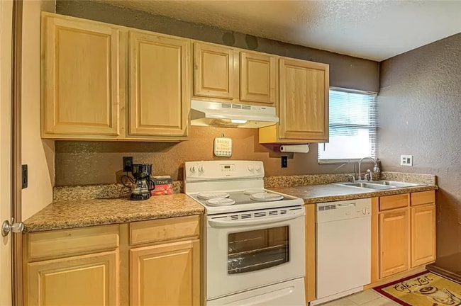 2811 SW Archer Rd in Gainesville, FL - Building Photo - Building Photo