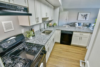 Verona at District Heights in Forestville, MD - Foto de edificio - Building Photo