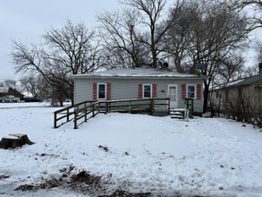 1779 E Hickory St in Decatur, IL - Foto de edificio - Building Photo