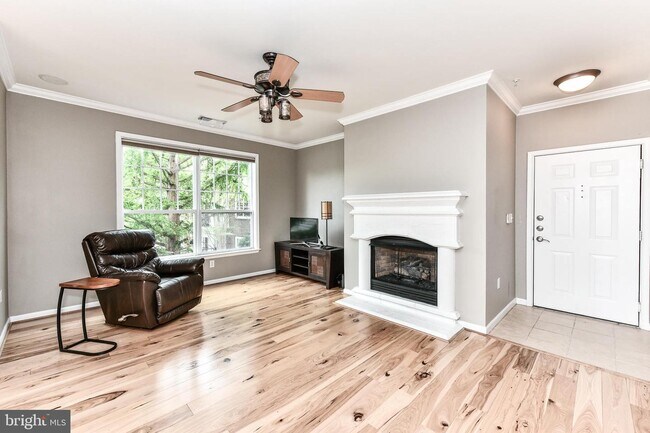 12921 Centre Park Cir-Unit -205 in Herndon, VA - Building Photo - Building Photo