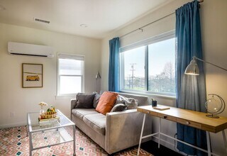 2816 Martin Luther King Jr Way in Berkeley, CA - Foto de edificio - Building Photo