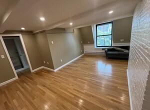 119 Beacon St, Unit 1R in Boston, MA - Building Photo - Building Photo