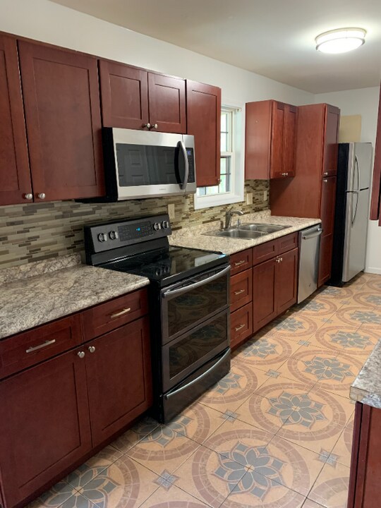 720 Ohio Pike-Unit -B in Cincinnati, OH - Building Photo