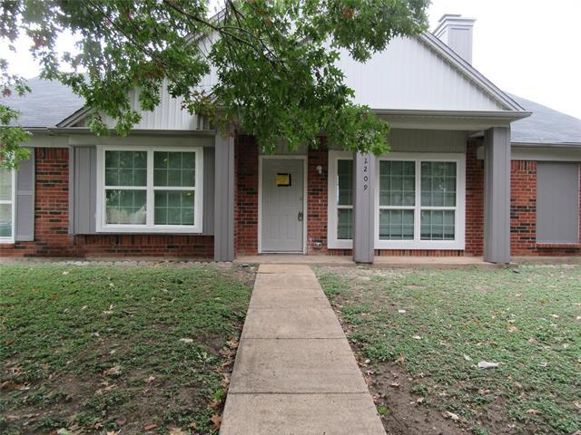 2209 Merrimac Ln in Lancaster, TX - Building Photo