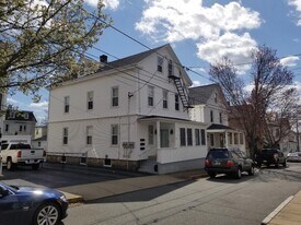 27 Dean Ave in Newport, RI - Building Photo