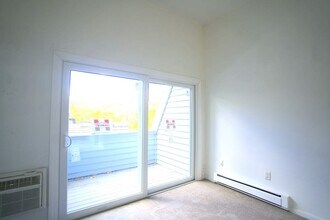 24 Presidential Dr in Quincy, MA - Building Photo - Building Photo