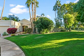 7954 E Clinton St in Scottsdale, AZ - Foto de edificio - Building Photo