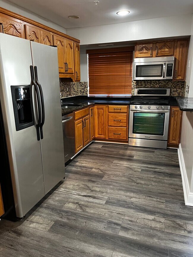 property at 2215 Hunter Pl SE