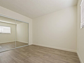 Brockton Avenue Apartments in Los Angeles, CA - Foto de edificio - Building Photo