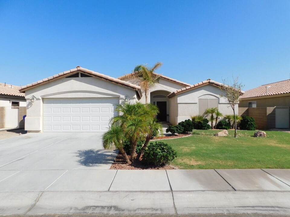 10574 E 34th St in Yuma, AZ - Building Photo