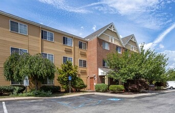 Furnished Studio-Fishkill - Route 9 in Fishkill, NY - Foto de edificio - Building Photo