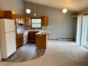 510 W Newhall Ave in Waukesha, WI - Foto de edificio - Building Photo
