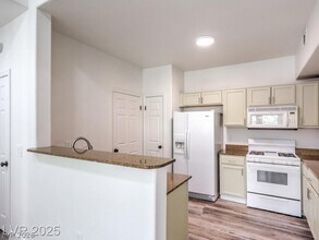10001 Peace Way in Las Vegas, NV - Building Photo - Building Photo