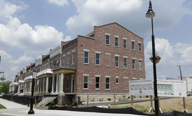 River Race Townhomes in South Bend, IN - Building Photo - Building Photo