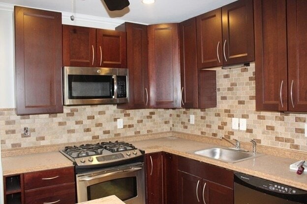 80 E Division St, Unit 1 in Braintree, MA - Foto de edificio - Building Photo