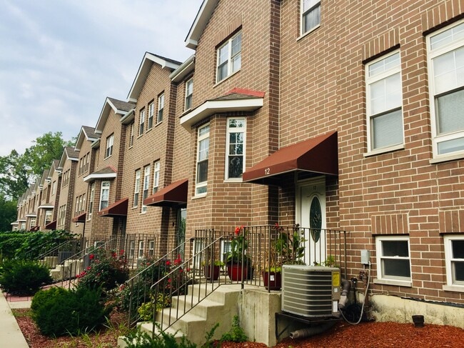 2501 W 36th St, Unit 13 in Chicago, IL - Building Photo - Building Photo