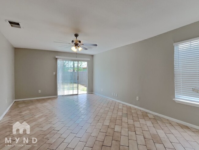324 Lebanon St in San Antonio, TX - Building Photo - Building Photo