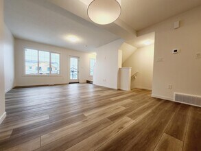 1182 Aster Blvd in Edmonton, AB - Building Photo - Building Photo