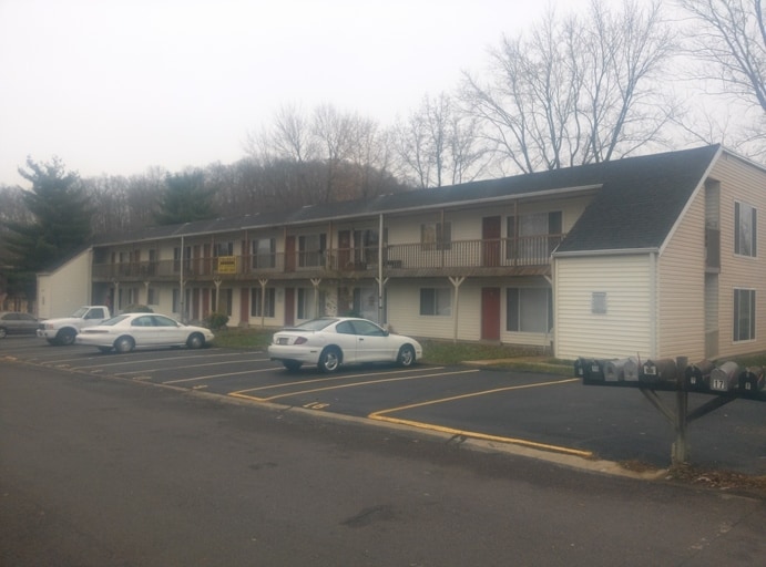 4011 Hawthorn Dr in Imperial, MO - Foto de edificio