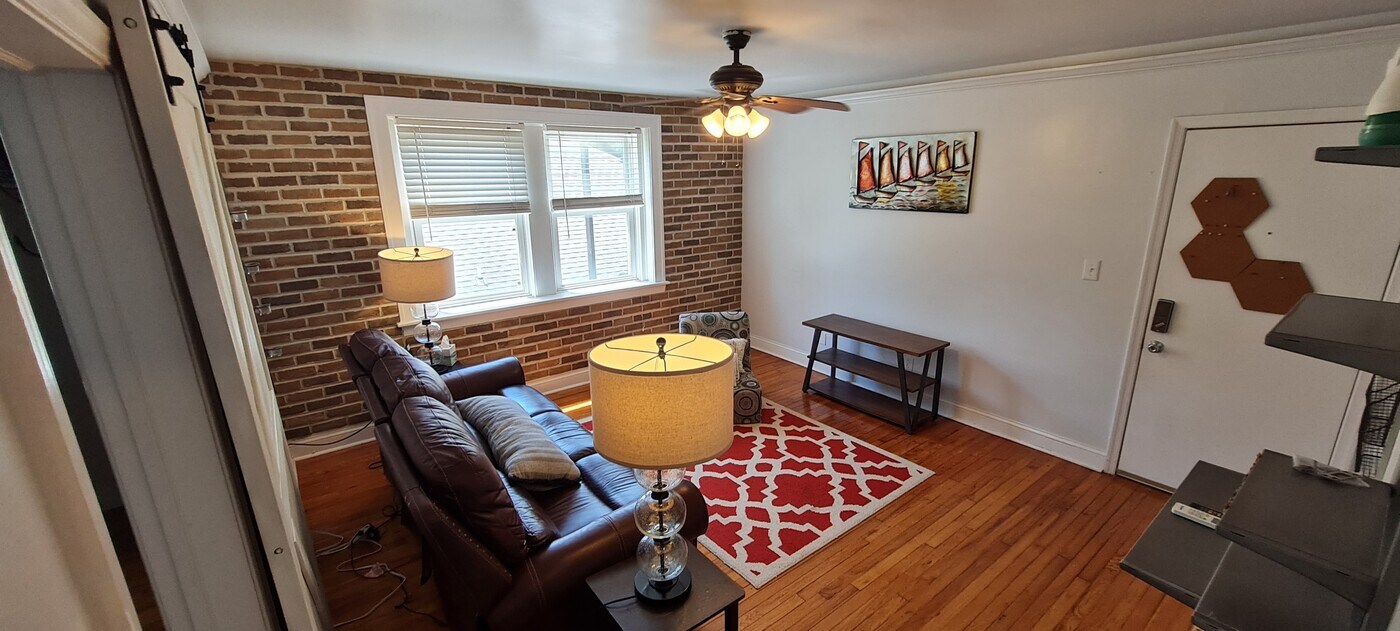 9641 Norfolk Ave, Unit Unit 207 in Norfolk, VA - Building Photo