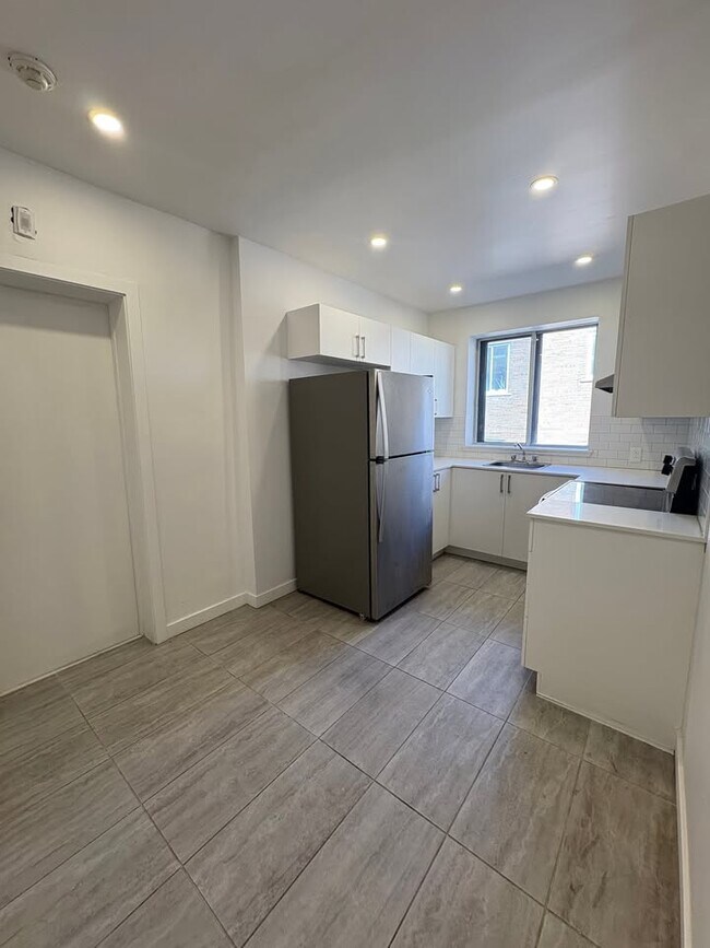 4940 Edouard Montpetit Blvd in Montréal, QC - Building Photo - Building Photo