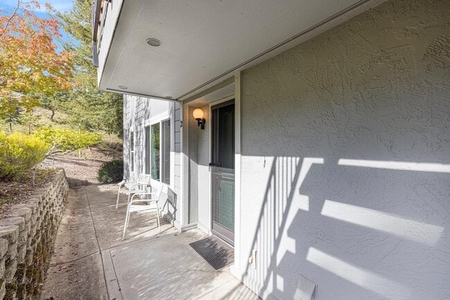 1501 Skycrest Dr in Walnut Creek, CA - Building Photo - Building Photo