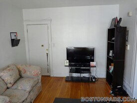 121 Park Dr, Unit 33 in Boston, MA - Building Photo