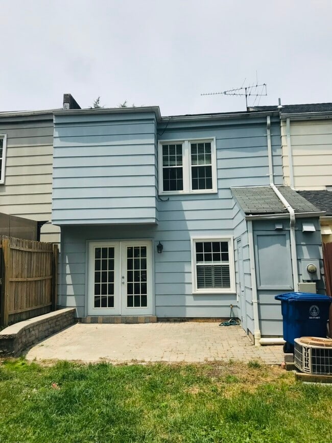 320 Roanoke Dr SE in Leesburg, VA - Building Photo - Building Photo