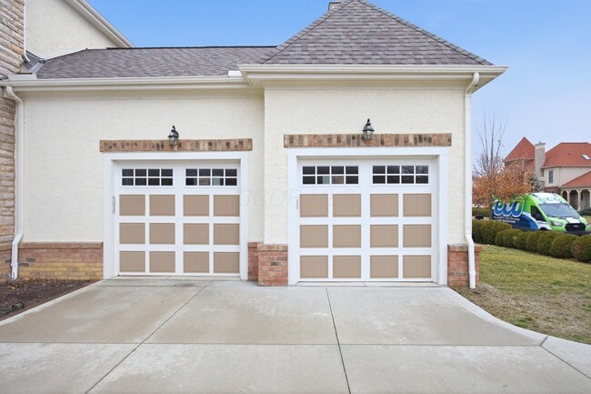 8057 Pleasant Dr in Dublin, OH - Building Photo - Building Photo