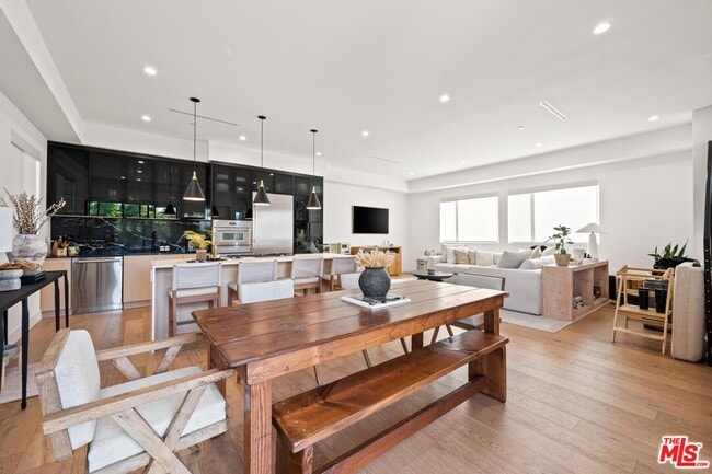 1444 Hi Point St in Los Angeles, CA - Building Photo - Building Photo