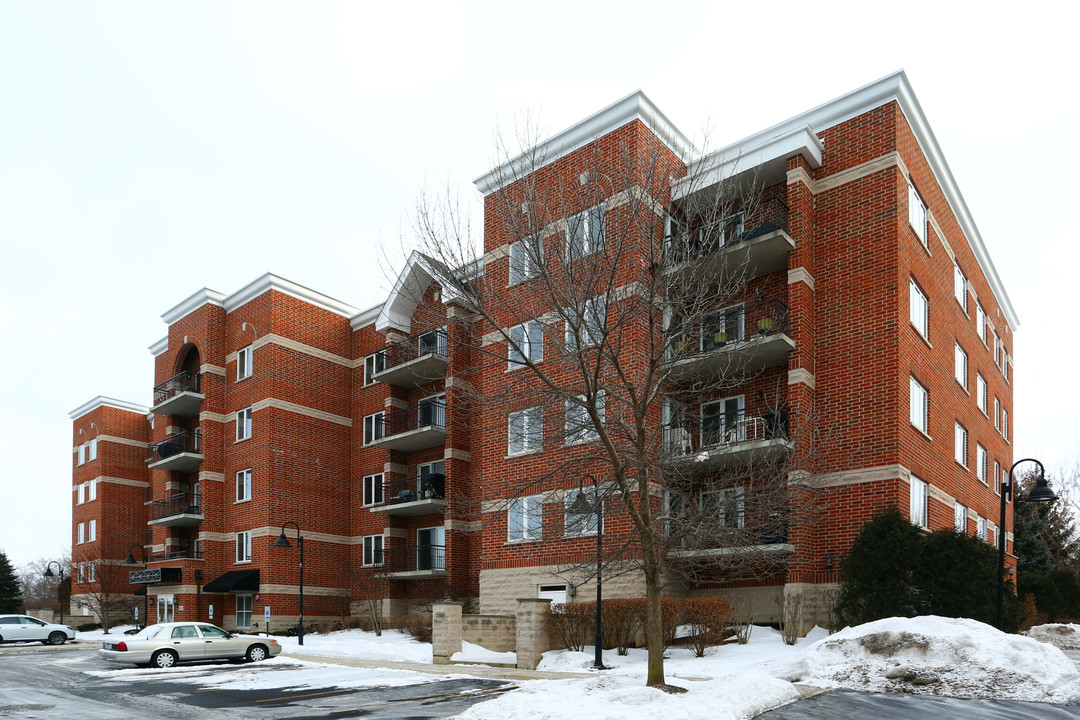 3401-3451 N Carriageway Dr in Arlington Heights, IL - Building Photo