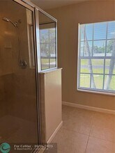 1713 SE Haverford St in Port St. Lucie, FL - Foto de edificio - Building Photo