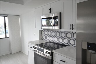 1651 Sand Key Estates Ct in Clearwater, FL - Building Photo - Building Photo