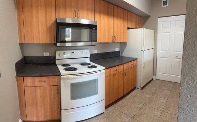 10186 NW 33rd St in Coral Springs, FL - Foto de edificio - Building Photo