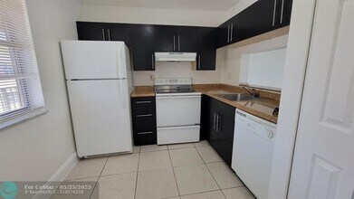 3798 N University Dr in Coral Springs, FL - Building Photo - Building Photo